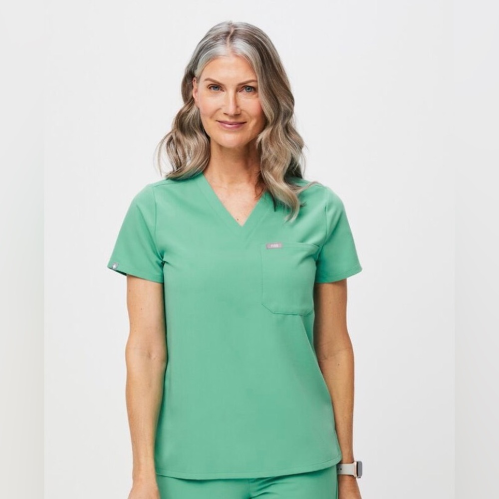 FIGS Women’s Catarina One-Pocket Top - Surgical Green- Size XS - NWT